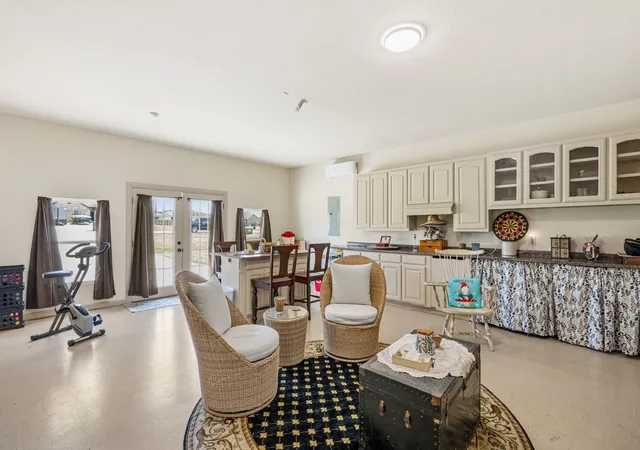 Photo 3 of Sale Pending at 169 Savannah Dr, Weatherford, TX 76087 | MLS# 21336056 | Listing updated on 2026-08-21