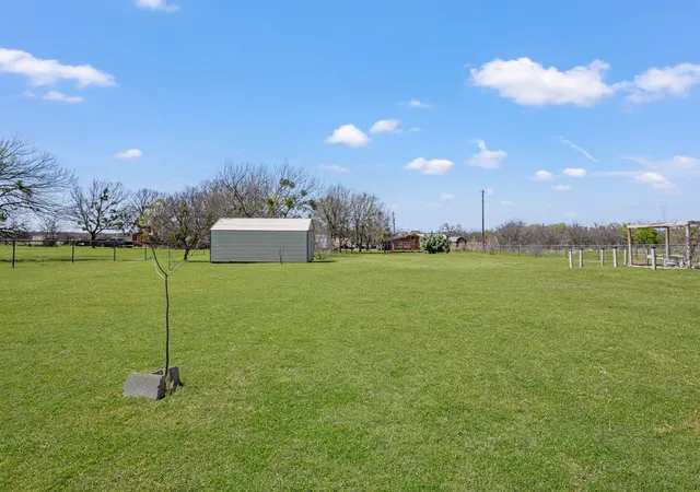 Photo 4 of Sale Pending at 169 Savannah Dr, Weatherford, TX 76087 | MLS# 21336056 | Listing updated on 2026-08-21
