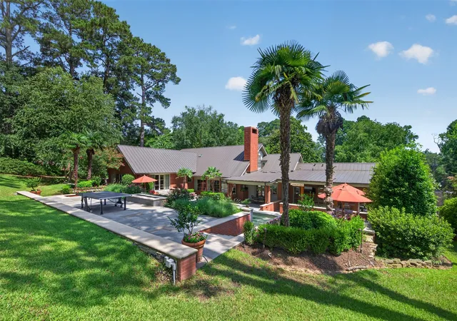 Photo 3 of Single family home for sale at 4807 Gilbert Dr, Shreveport, LA 71106 | MLS# 21323447 | Listing updated on 2026-08-22