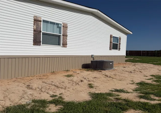 Photo 3 of Manufactured home for sale at 6873 Cr 3700, Athens, TX 75752 | MLS# 21336121 | Listing updated on 2026-09-02
