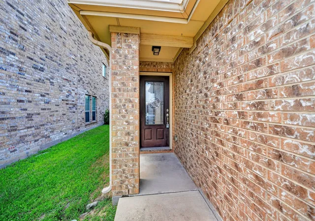 Photo 3 of Sale Pending at 1705 Applegate Wy, Royse City, TX 75189 | MLS# 21336153 | Listing updated on 2026-08-22