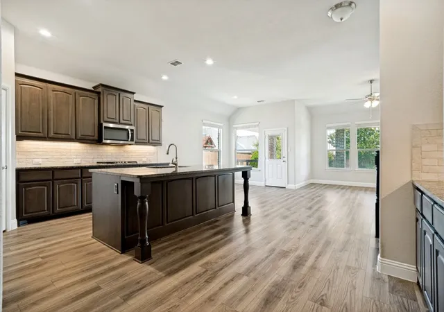 Photo 2 of Single family home for sale at 268 Mineral Point Dr, Aledo, TX 76008 | MLS# 21336104 | Listing updated on 2026-08-28