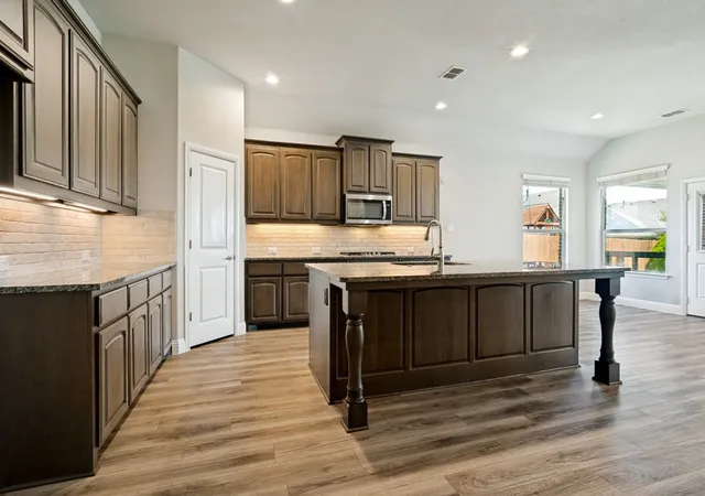 Photo 3 of Single family home for sale at 268 Mineral Point Dr, Aledo, TX 76008 | MLS# 21336104 | Listing updated on 2026-08-28