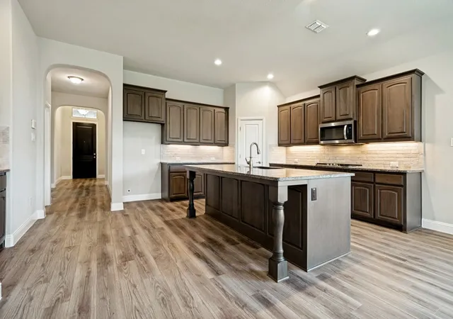 Photo 3 of Single family home for sale at 268 Mineral Point Dr, Aledo, TX 76008 | MLS# 21336104 | Listing updated on 2026-08-28