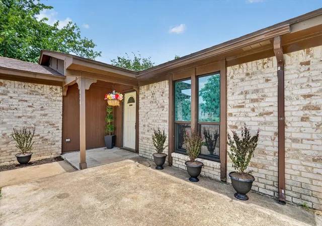 Photo 3 of Sale Pending at 624 Hallvale Dr, Fort Worth, TX 76108 | MLS# 21335934 | Listing updated on 2026-08-20