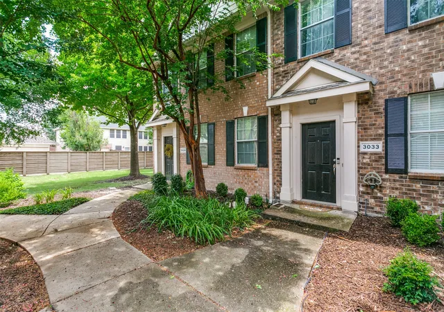 Photo 2 of Townhouse for sale at 3033 Stone Forest Cir, Mc Kinney, TX 75070 | MLS# 21330709 | Listing updated on 2026-09-17
