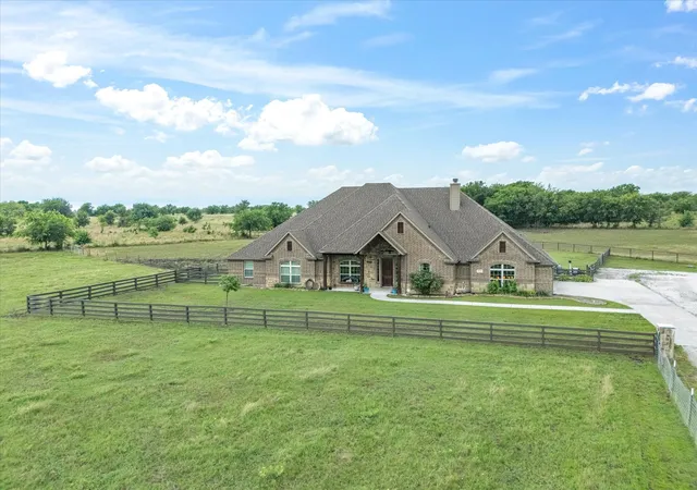 Photo 2 of Single family home for sale at 25459 Dove Hollow Dr, Justin, TX 76247 | MLS# 21333733 | Listing updated on 2026-08-07