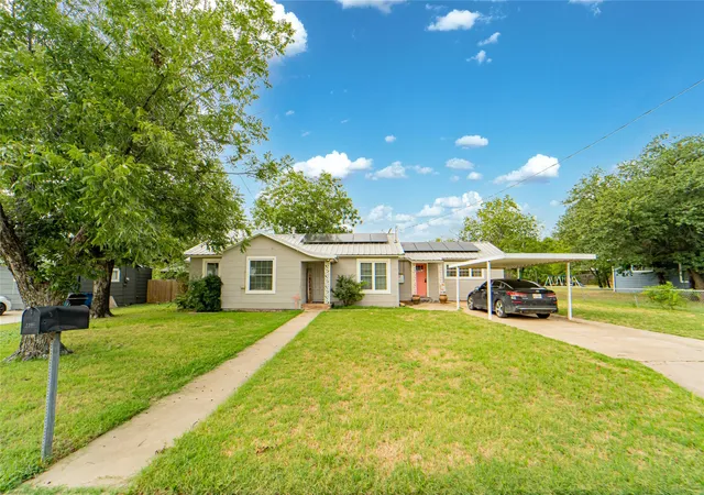 Photo 1 of Sale Pending at 1006 N Live Oak St, Breckenridge, TX 76424 | MLS# 21333343 | Listing updated on 2026-08-12