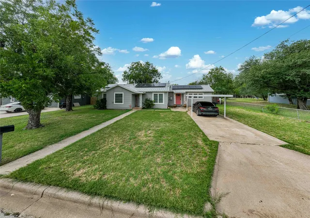 Photo 3 of Sale Pending at 1006 N Live Oak St, Breckenridge, TX 76424 | MLS# 21333343 | Listing updated on 2026-08-12