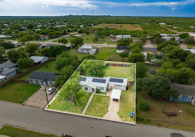 Photo 3 of Sale Pending at 1006 N Live Oak St, Breckenridge, TX 76424 | MLS# 21333343 | Listing updated on 2026-08-12