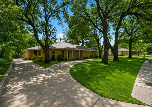 2nd image of 600 Terrace Dr, De Soto, TX 75115 | MLS# 21335996
