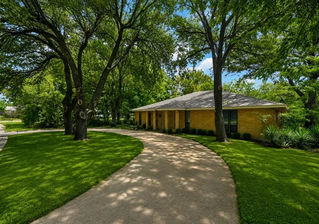 3rd image of 600 Terrace Dr, De Soto, TX 75115 | MLS# 21335996