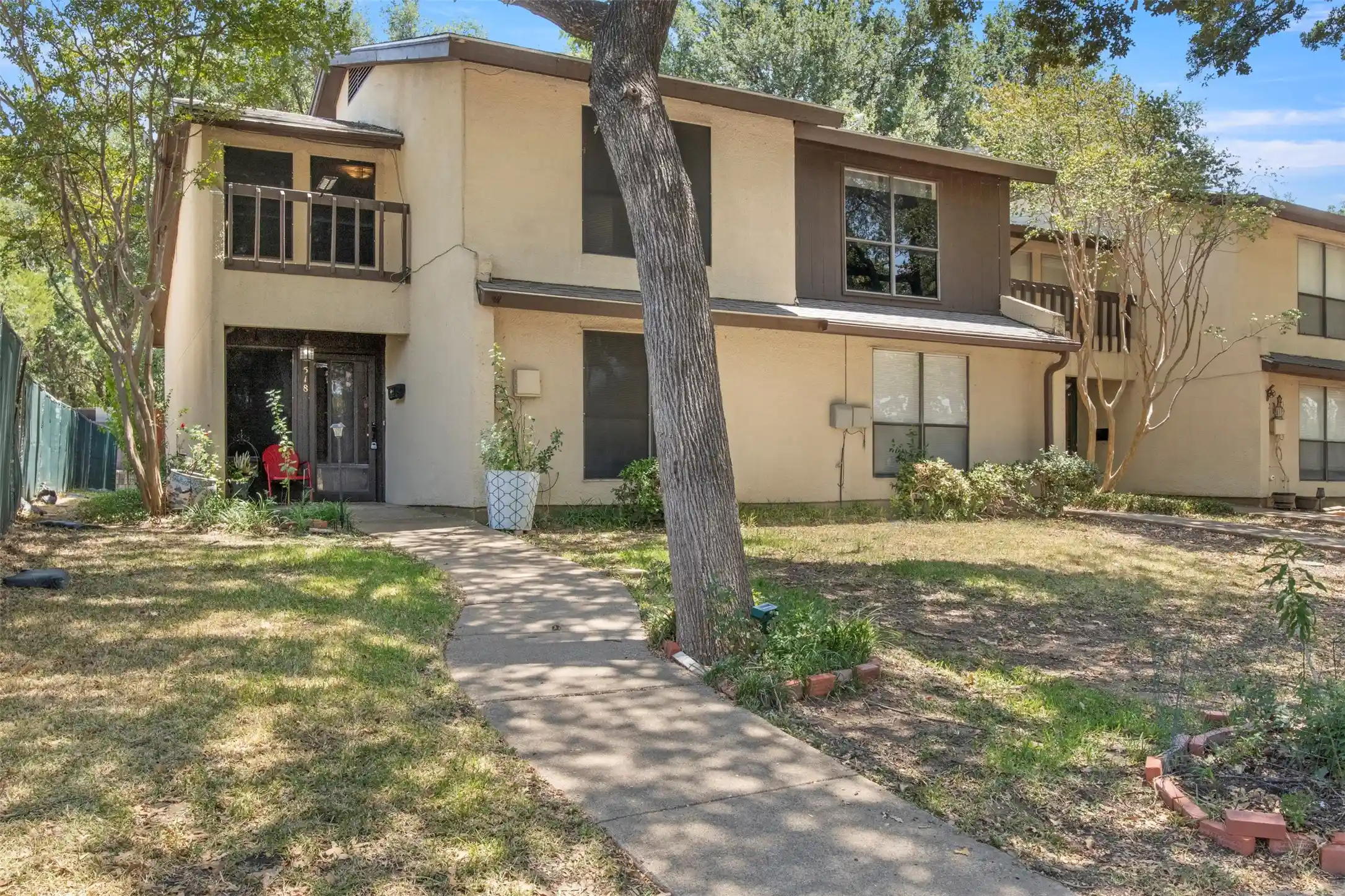 Townhouse for sale at 518 Campana Ct, Irving, TX 75061 | MLS# 21334994