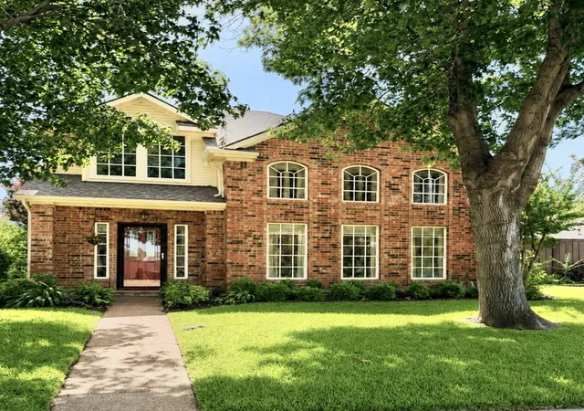 Photo 1 of Sale Pending at 2740 Summertree Dr, Carrollton, TX 75006 | MLS# 21336227 | Listing updated on 2026-08-28