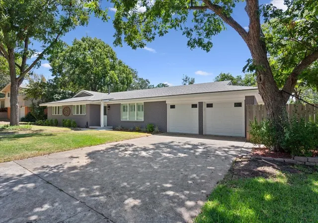 Photo 2 of Single family home for sale at 2432 Skyline Dr, Waco, TX 76710 | MLS# 21328365 | Listing updated on 2026-08-25
