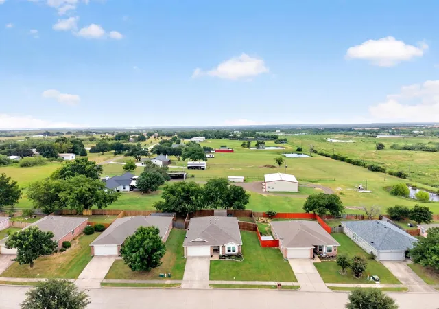 Photo 2 of Single family home for sale at 1218 Feather Crest Dr, Krum, TX 76249 | MLS# 21335538 | Listing updated on 2026-07-21