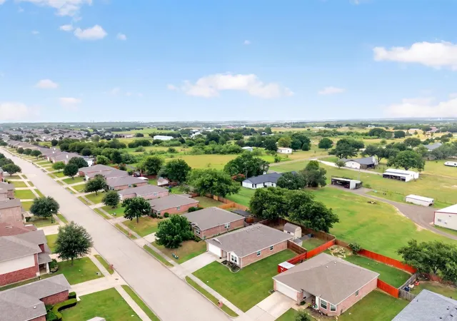 Photo 3 of Single family home for sale at 1218 Feather Crest Dr, Krum, TX 76249 | MLS# 21335538 | Listing updated on 2026-07-21