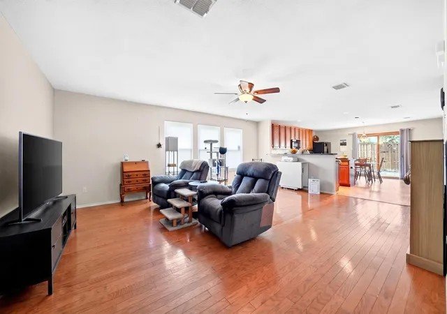 Photo 3 of Single family home for sale at 1218 Feather Crest Dr, Krum, TX 76249 | MLS# 21335538 | Listing updated on 2026-09-29