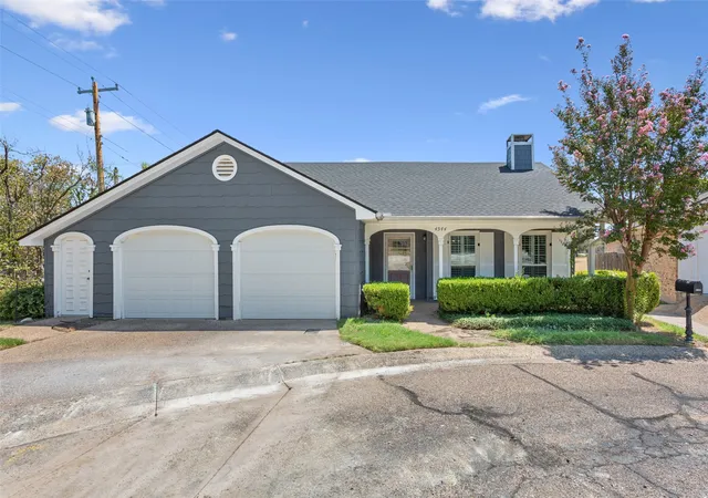 Photo 1 of Single family home for sale at 4544 Westchester Dr, Waco, TX 76710 | MLS# 21214922 | Listing updated on 2026-09-01