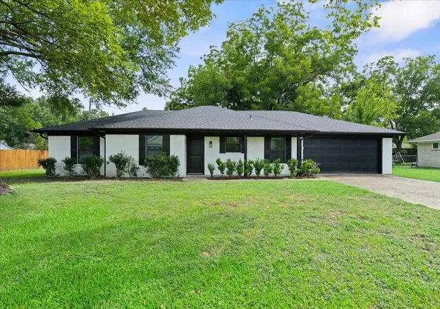 Photo 1 of Single family home for sale at 409 Northwood Blvd, Corsicana, TX 75110 | MLS# 21335800 | Listing updated on 2026-08-20