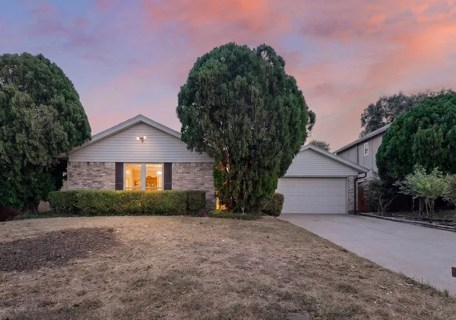 Photo 1 of Single family home for sale at 7305 Southridge Trl, Fort Worth, TX 76133 | MLS# 21335979 | Listing updated on 2026-08-15