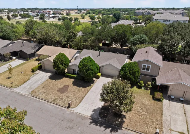 Photo 3 of Single family home for sale at 7305 Southridge Trl, Fort Worth, TX 76133 | MLS# 21335979 | Listing updated on 2026-08-15