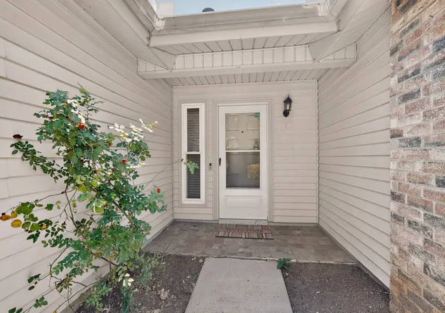 Photo 3 of Single family home for sale at 7305 Southridge Trl, Fort Worth, TX 76133 | MLS# 21335979 | Listing updated on 2026-08-15