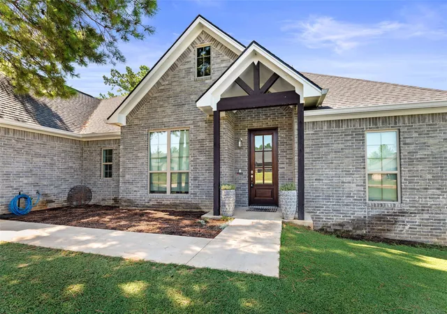 2nd image of 19355 Cedarpark Pl, Lindale, TX 75771 | MLS# 21336316