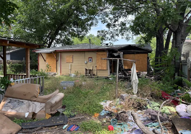Photo 3 of Sale Pending at 4220 Evans Ave, Fort Worth, TX 76115 | MLS# 21336392 | Listing updated on 2026-07-22