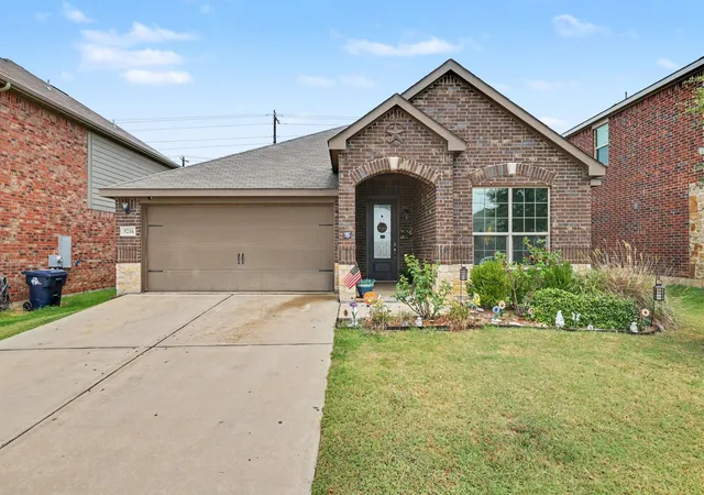 Photo 1 of Single family home for sale at 5216 Persimmon Dr, Denton, TX 76207 | MLS# 21331259 | Listing updated on 2026-08-25