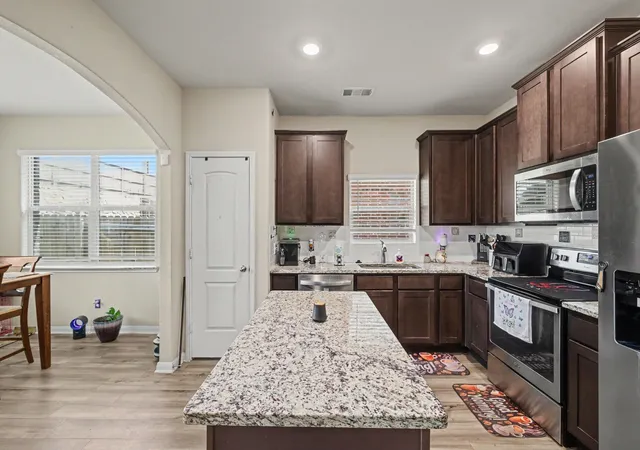 Photo 4 of Single family home for sale at 5216 Persimmon Dr, Denton, TX 76207 | MLS# 21331259 | Listing updated on 2026-08-25