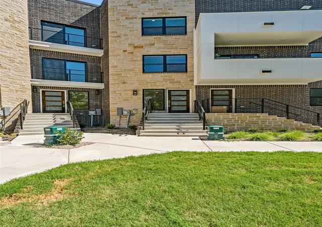 Photo 2 of Single family home for sale at 2729 Azalea Park Cir, Fort Worth, TX 76107 | MLS# 21334582 | Listing updated on 2026-08-09