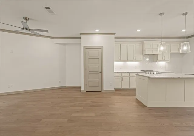 Photo 4 of Single family home for sale at 2729 Azalea Park Cir, Fort Worth, TX 76107 | MLS# 21334582 | Listing updated on 2026-08-09