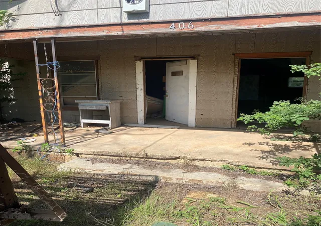 Photo 2 of Single family home for sale at 406 Crockett St, Santa Anna, TX 76878 | MLS# 21334293 | Listing updated on 2026-09-17