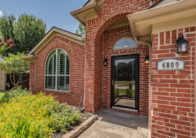 Photo 2 of Sale Pending at 4809 Summit Cir, Flower Mound, TX 75028 | MLS# 21334583 | Listing updated on 2026-08-26
