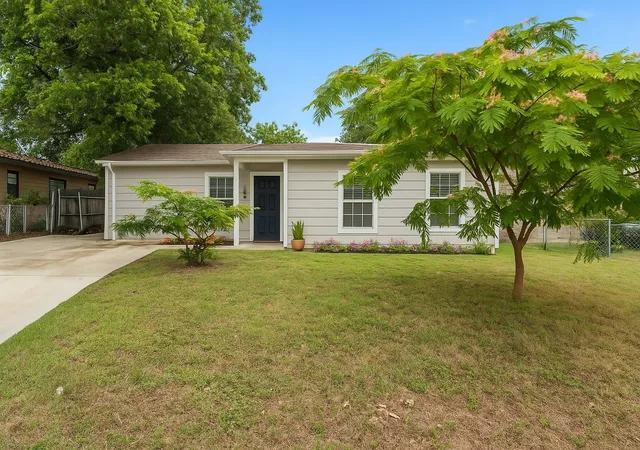 Photo 1 of Single family home for sale at 1503 Dale Dr, Arlington, TX 76010 | MLS# 21336461 | Listing updated on 2026-08-18