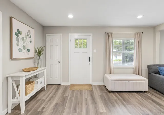 Photo 3 of Single family home for sale at 1503 Dale Dr, Arlington, TX 76010 | MLS# 21336461 | Listing updated on 2026-08-18
