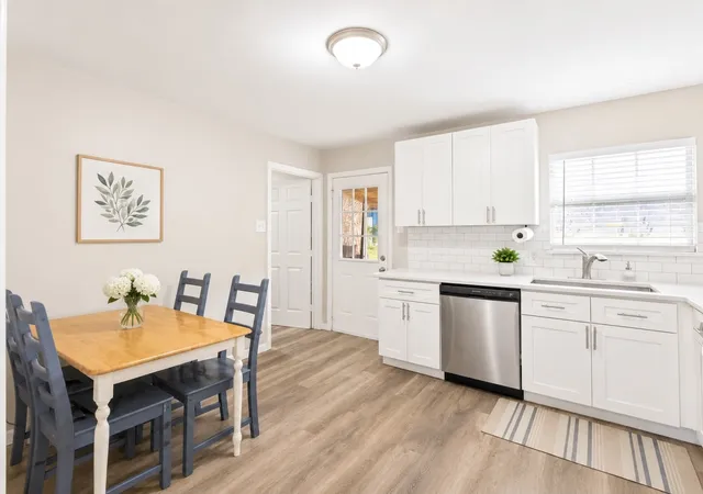 Photo 4 of Single family home for sale at 1503 Dale Dr, Arlington, TX 76010 | MLS# 21336461 | Listing updated on 2026-08-18