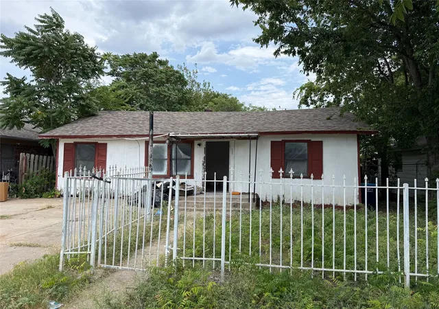 Photo 1 of Single family home for sale at 3343 Bryan Ave, Fort Worth, TX 76110 | MLS# 21336473 | Listing updated on 2026-07-21