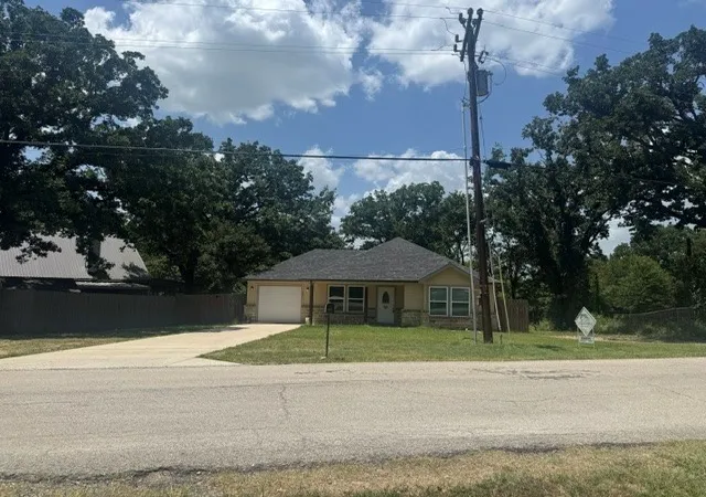 Photo 2 of Single family home for sale at 301 Indian Oaks Trl, Quinlan, TX 75474 | MLS# 21336426 | Listing updated on 2026-07-21