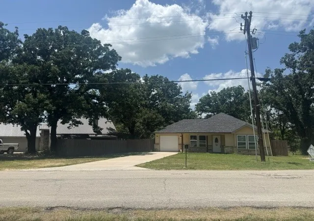 Photo 3 of Single family home for sale at 301 Indian Oaks Trl, Quinlan, TX 75474 | MLS# 21336426 | Listing updated on 2026-07-21
