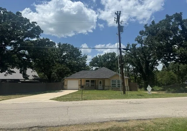 Photo 3 of Single family home for sale at 301 Indian Oaks Trl, Quinlan, TX 75474 | MLS# 21336426 | Listing updated on 2026-07-21