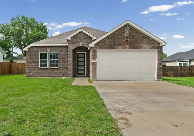 Photo 3 of Single family home for sale at 3830 Mcdougal St, Greenville, TX 75401 | MLS# 21336361 | Listing updated on 2026-09-19