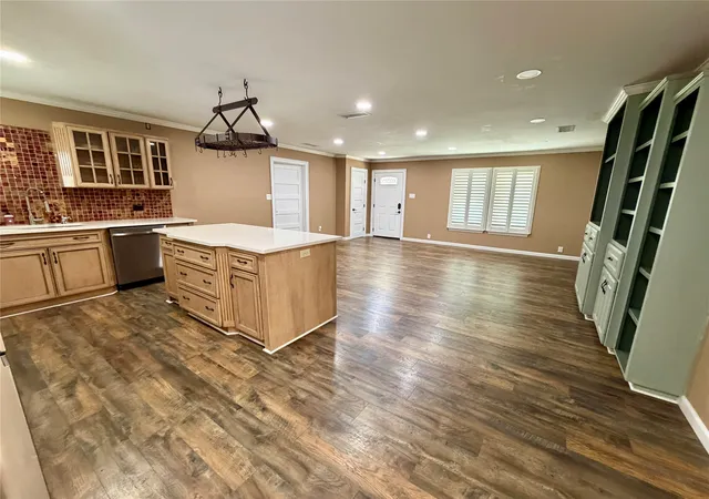 Photo 4 of Sale Pending at 100 E Austin St, Leonard, TX 75452 | MLS# 21335649 | Listing updated on 2026-09-23