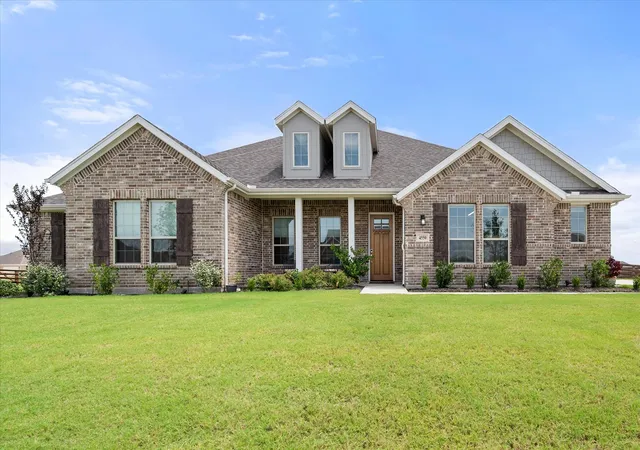 Photo 3 of Single family home for sale at 4550 Night Hawk Trl, Waxahachie, TX 75165 | MLS# 21336084 | Listing updated on 2026-08-24
