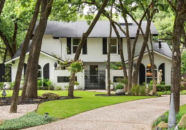 Photo 1 of Single family home for sale at 2202 Highland Cir, Corsicana, TX 75110 | MLS# 21336330 | Listing updated on 2026-07-21
