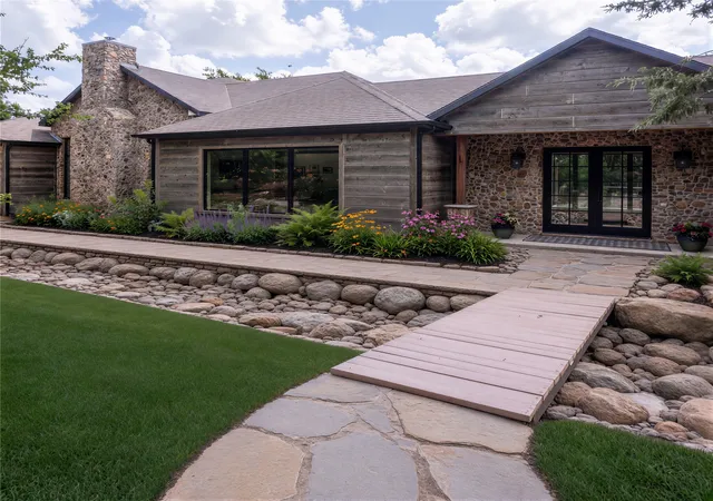 Photo 1 of Single family home for sale at 328 Wolf Front Rd, Van Alstyne, TX 75495 | MLS# 21334690 | Listing updated on 2026-10-05