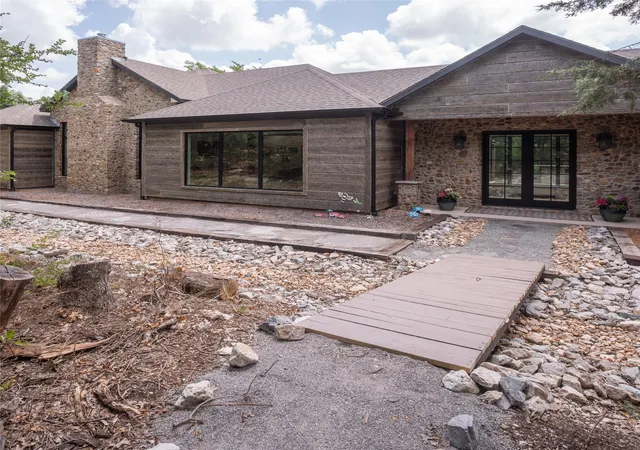 Photo 3 of Single family home for sale at 328 Wolf Front Rd, Van Alstyne, TX 75495 | MLS# 21334690 | Listing updated on 2026-07-21