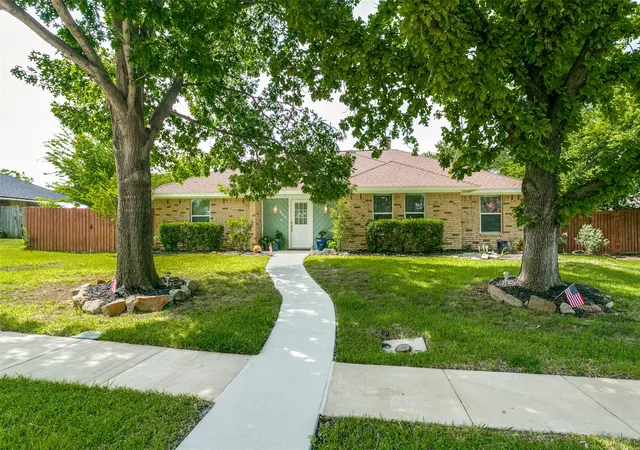 Photo 3 of Sale Pending at 909 Hillside Ln, Flower Mound, TX 75028 | MLS# 21321583 | Listing updated on 2026-08-28