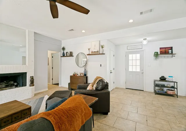 Photo 4 of Sale Pending at 909 Hillside Ln, Flower Mound, TX 75028 | MLS# 21321583 | Listing updated on 2026-08-28